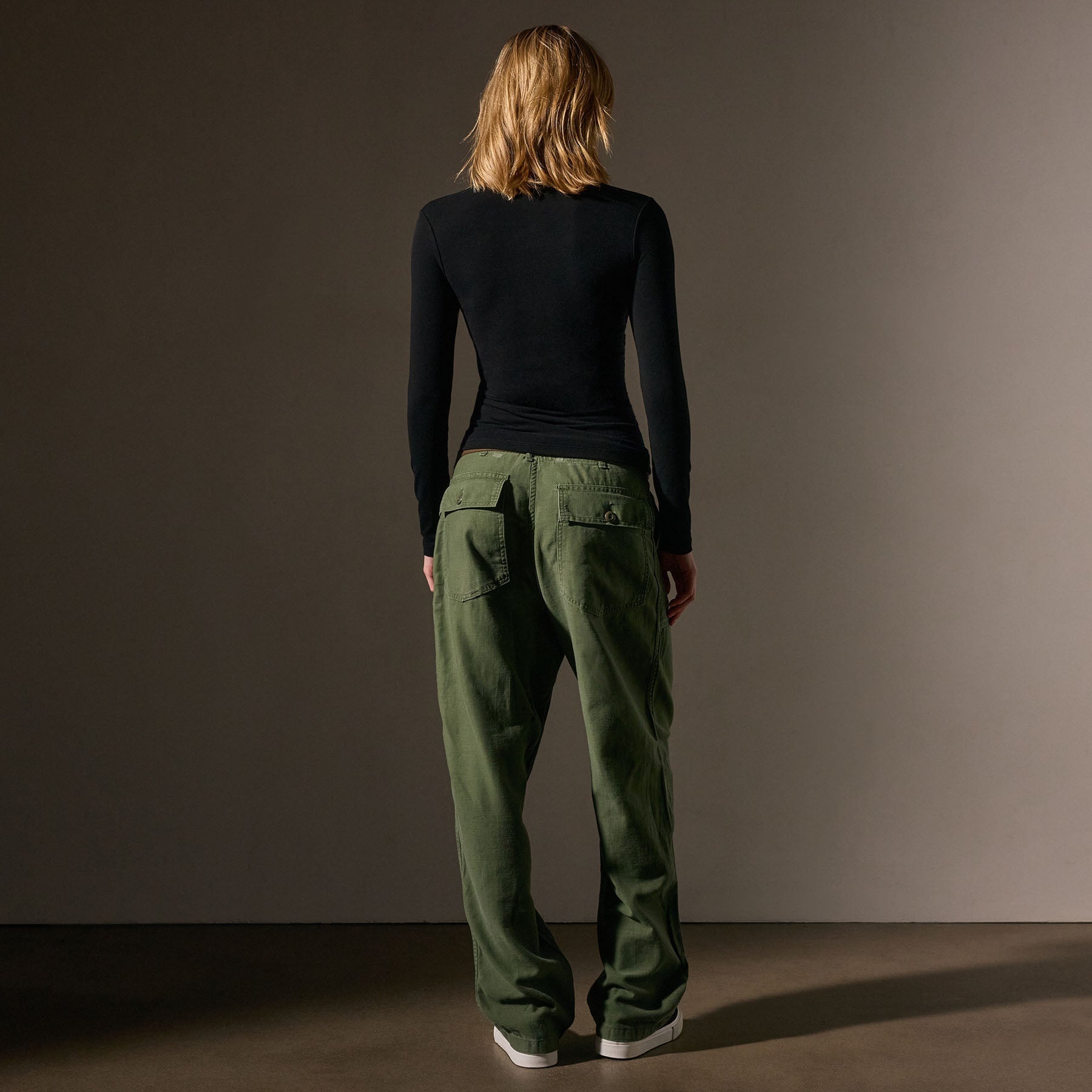 Stretch Lotus Deep V Tee  in Black | James Perse Los Angeles