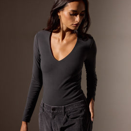 Stretch Lotus Deep V Tee in Carbon | James Perse Los Angeles