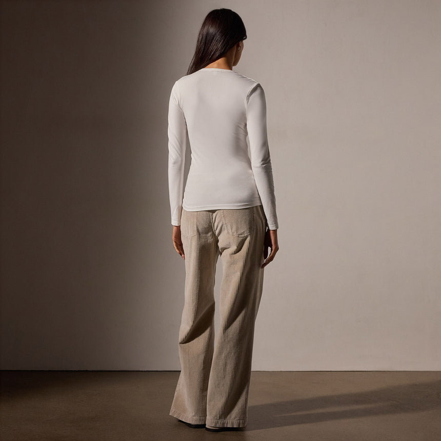 Stretch Lotus Deep V Tee in White | James Perse Los Angeles