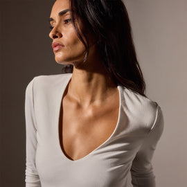 Stretch Lotus Deep V Tee in White | James Perse Los Angeles