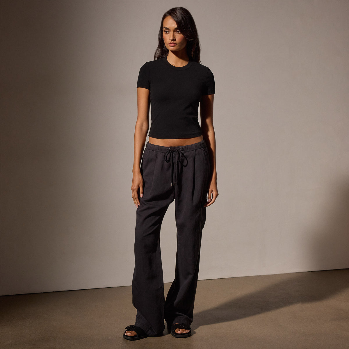 Lotus Sretch Rib Short Sleeve Sport Tee in Black | James Perse Los Angeles