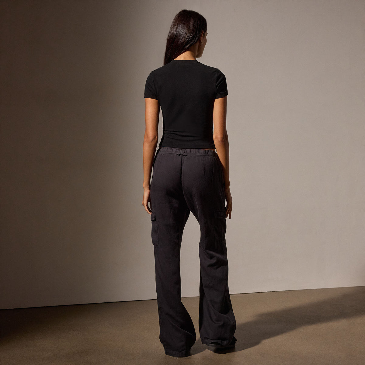 Lotus Sretch Rib Short Sleeve Sport Tee in Black | James Perse Los Angeles