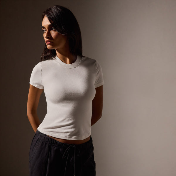 Stretch Lotus Rib Short Sleeve Sport Tee in White | James Perse Los Angeles