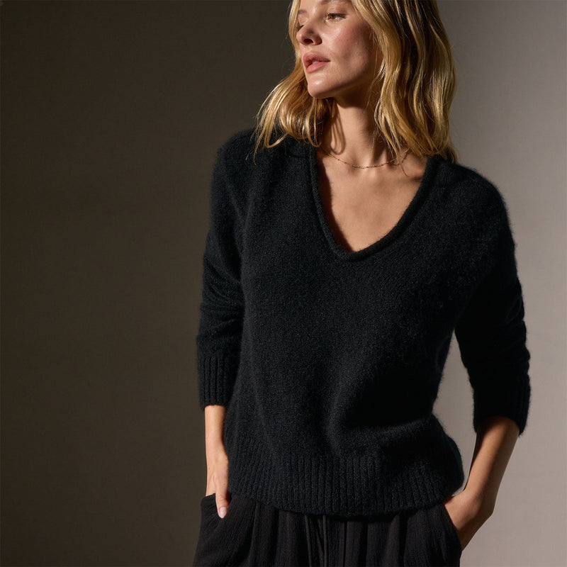 Cashmere Soft V Sweater in True Black | James Perse Los Angeles