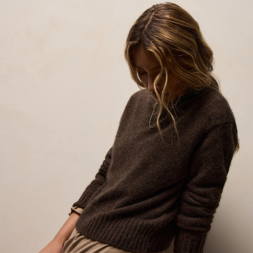 Lightweight Textured Cashmere Crew in Bark | James Perse Los Angeles