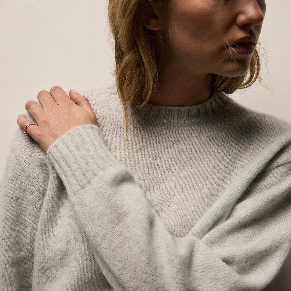 Lightweight Textured Cashmere Crew in Gypsophila | James Perse Los Angeles