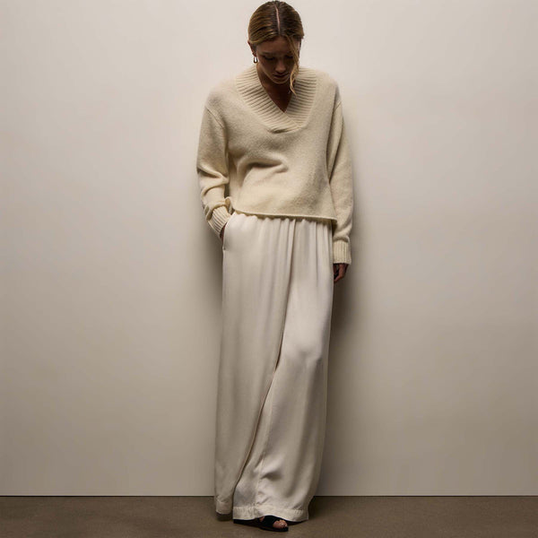 Lightweight Textured Cashmere V Neck - Ivory