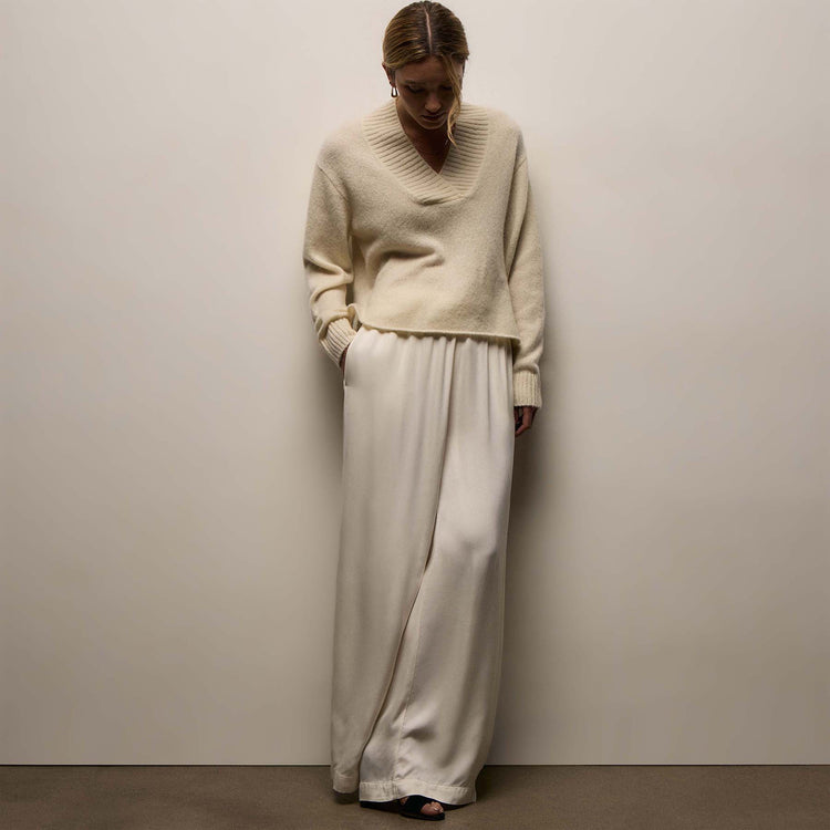 Lightweight Textured Cashmere V Neck - Ivory