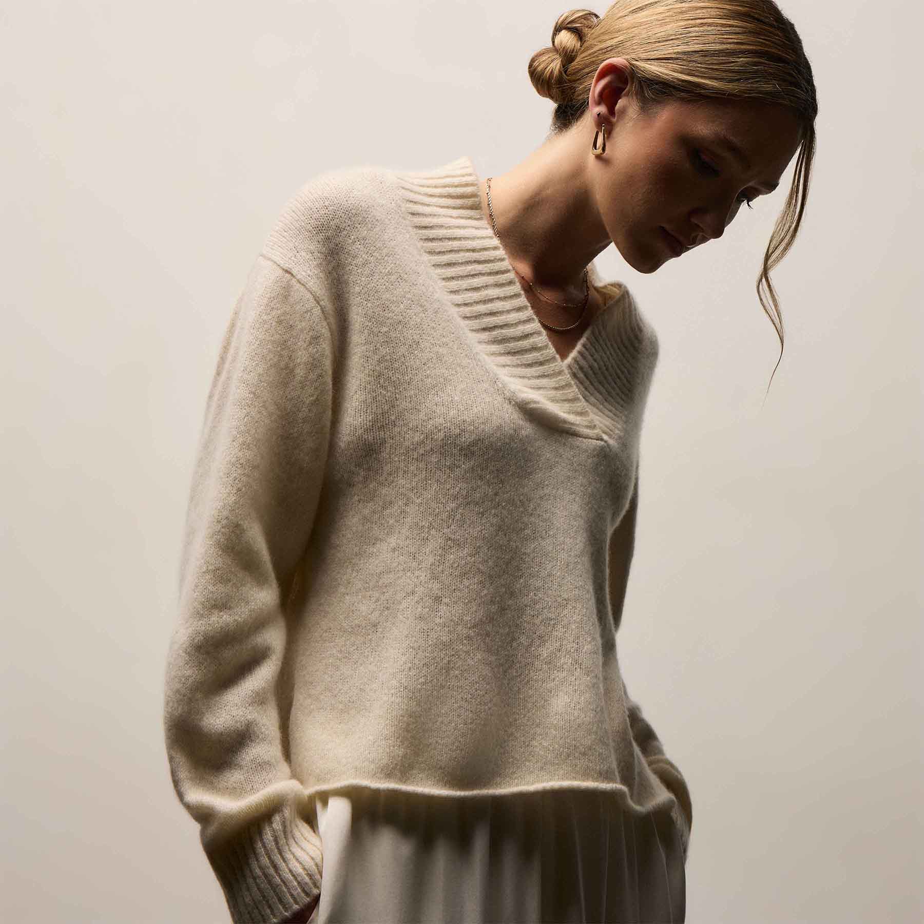 Lightweight Textured Cashmere V Neck
