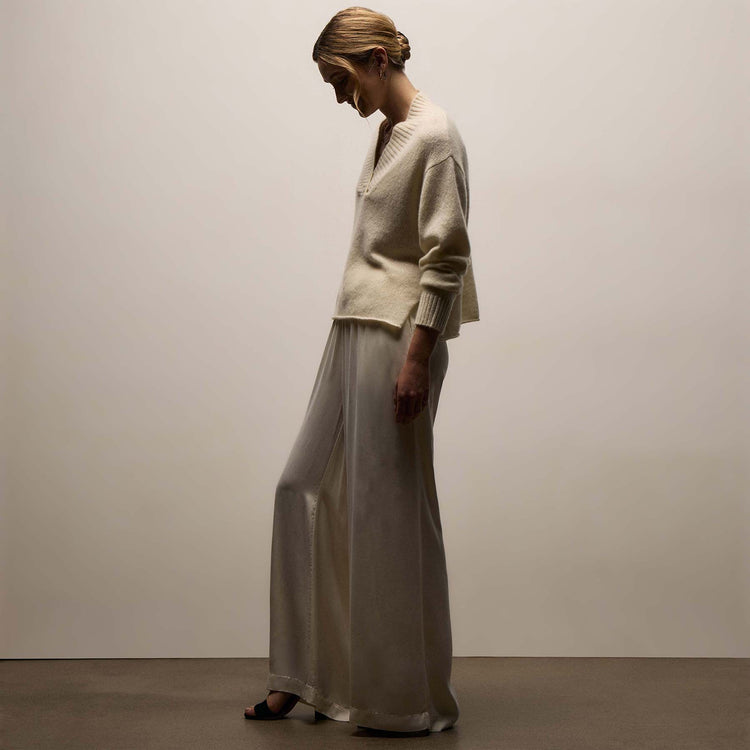 Lightweight Textured Cashmere V Neck - Ivory