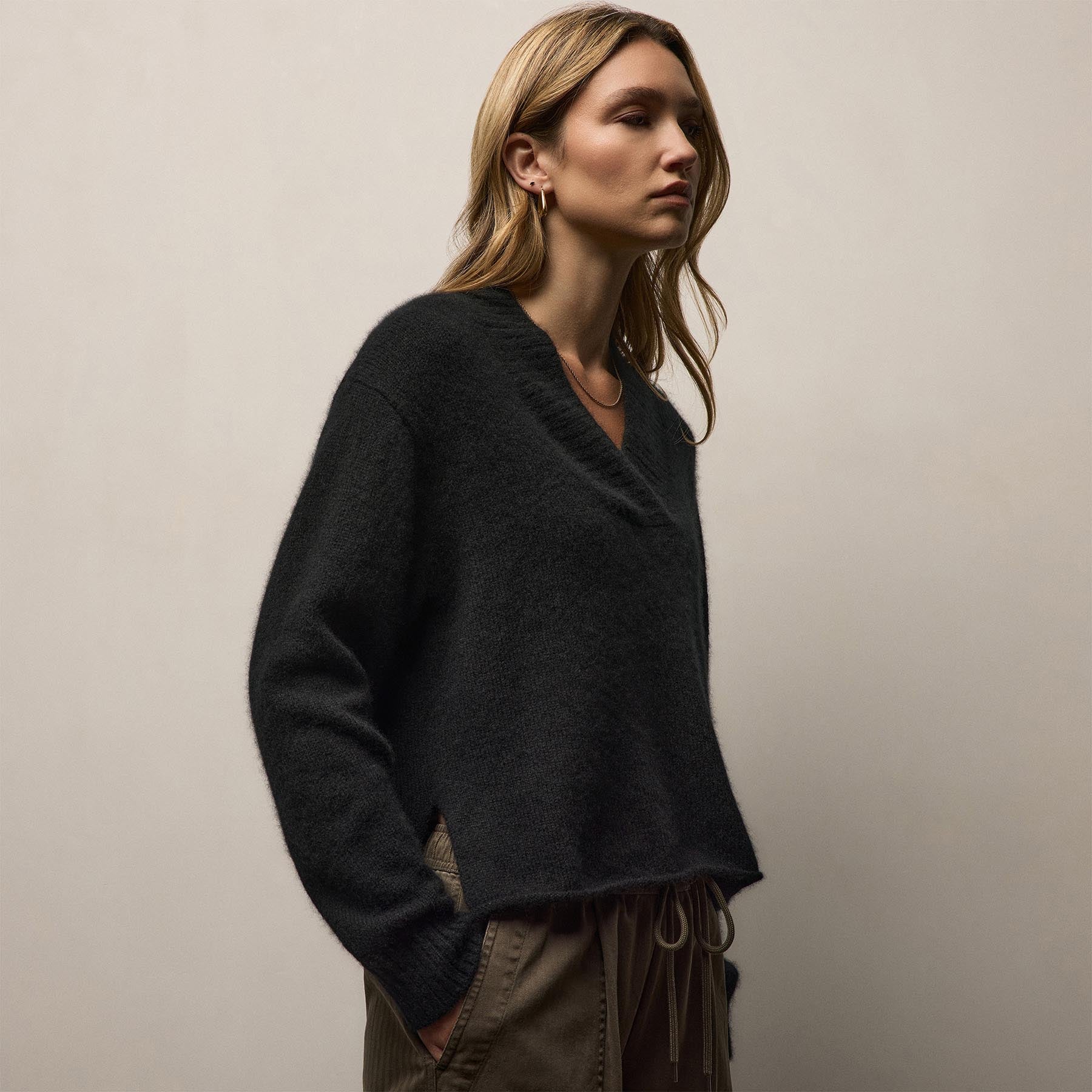 Lightweight Textured Cashmere V Neck