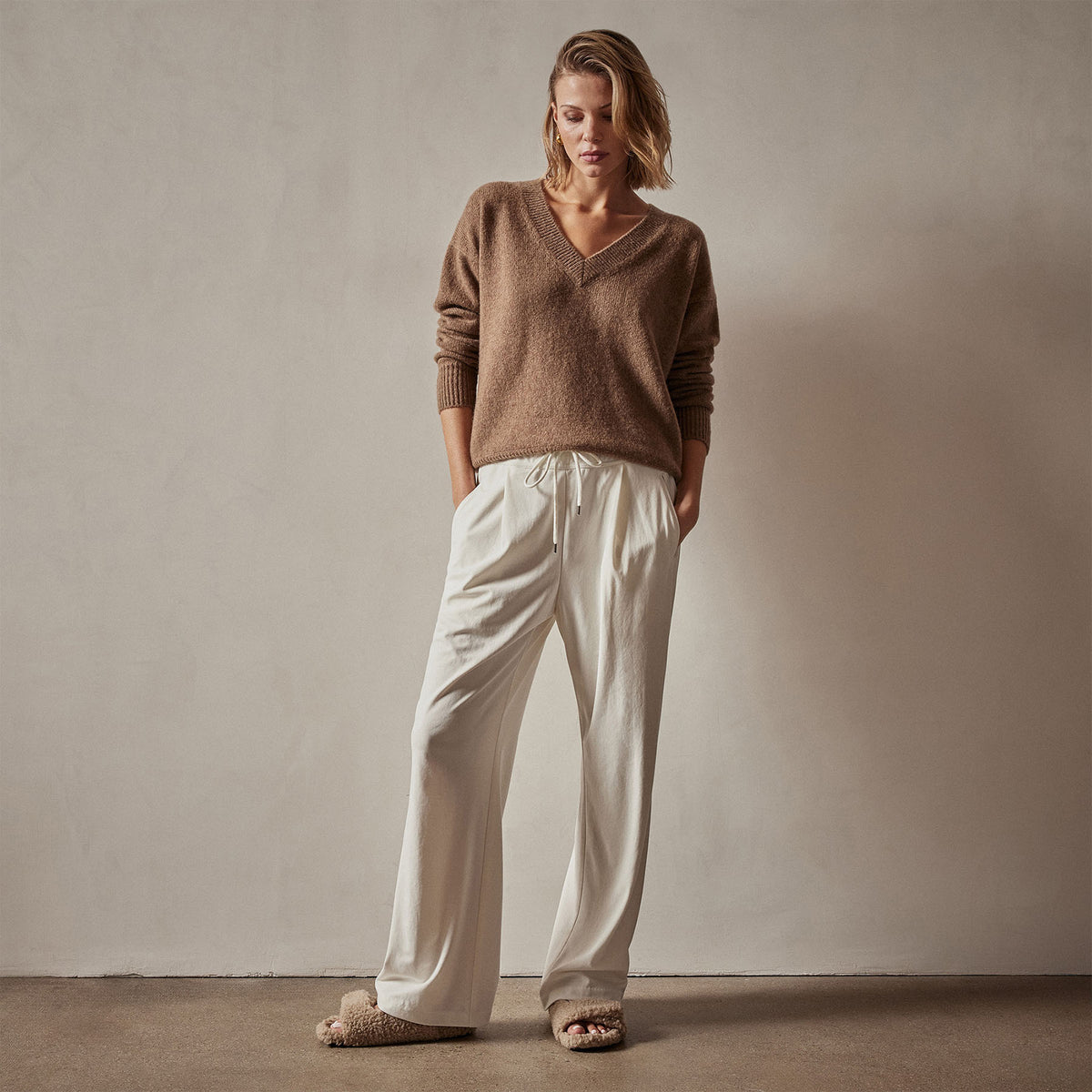 Lightweight Cashmere V Neck Sweater in Chestnut | James Perse Los Angeles