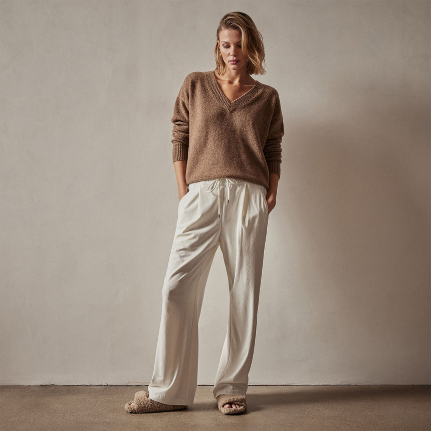 Lightweight Cashmere V Neck Sweater in Chestnut | James Perse Los Angeles