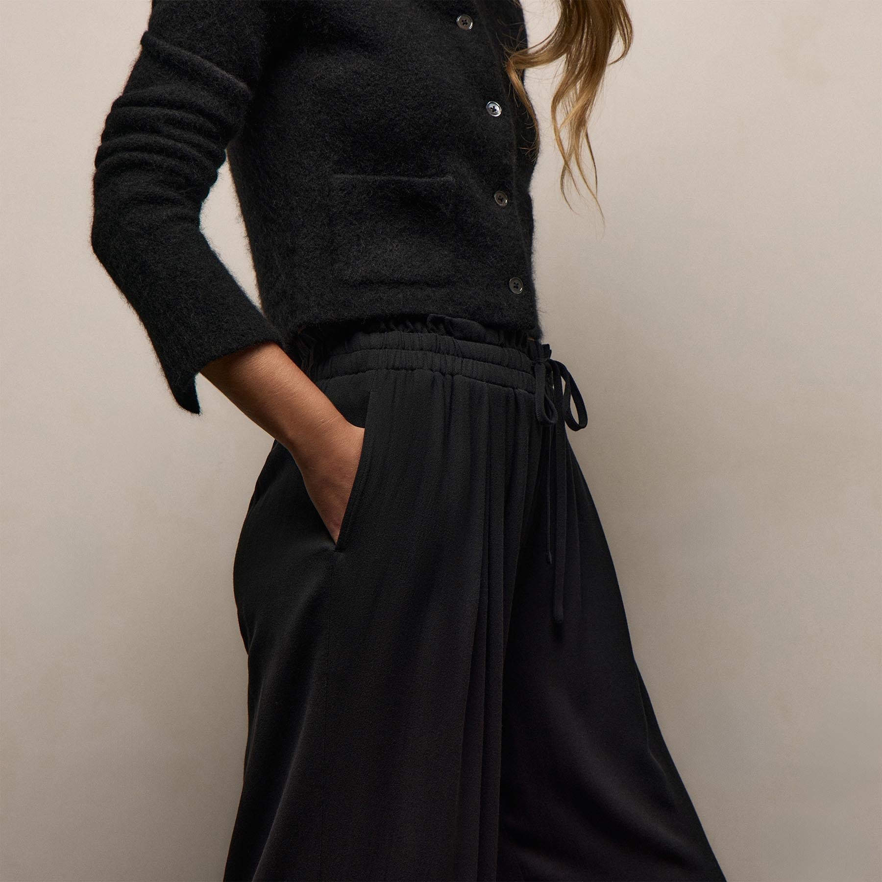 Soft Matte Pleated Pant in Black | James Perse Los Angeles