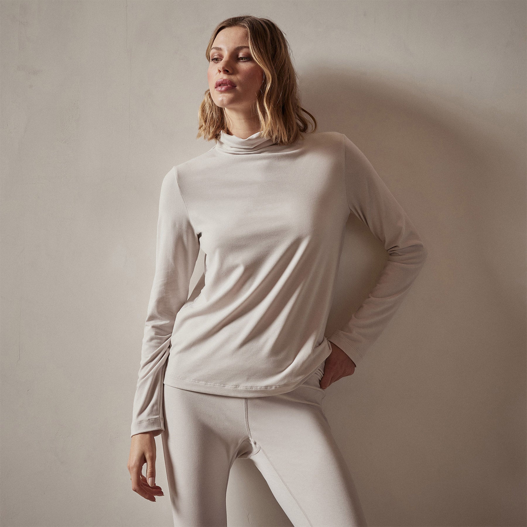トップス glamb Sulman Turtle Knit L Sueded Stretch Turtleneck - Stone | James Perse Los Angeles