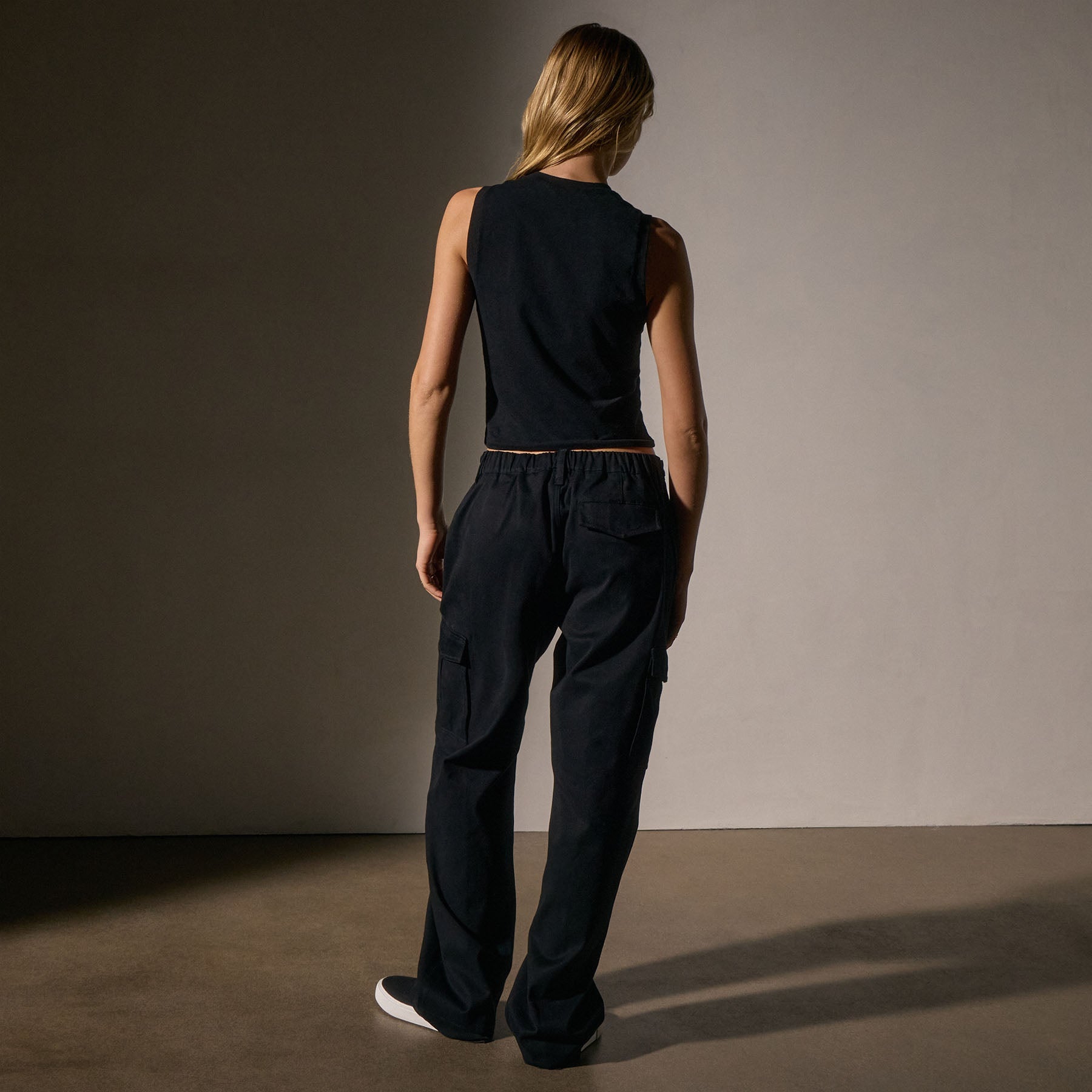 Cropped Shell Top  in Black | James Perse Los Angeles