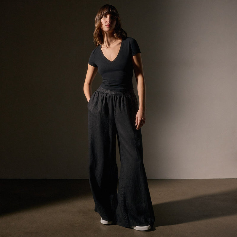 VinNeck Cropped Tee in Black | James Perse Los Angeles