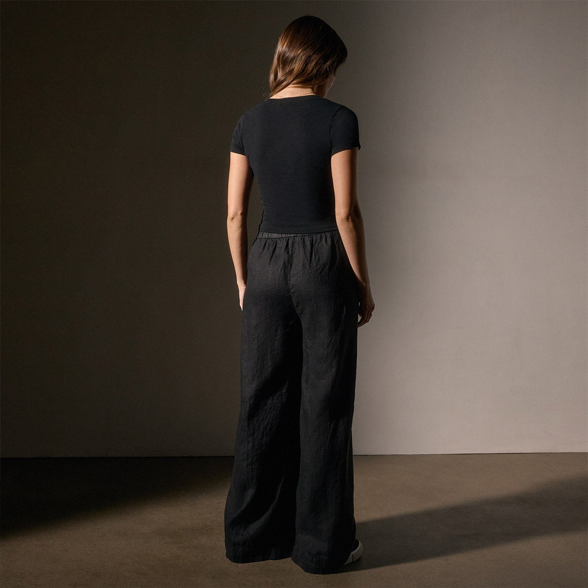 VinNeck Cropped Tee in Black | James Perse Los Angeles