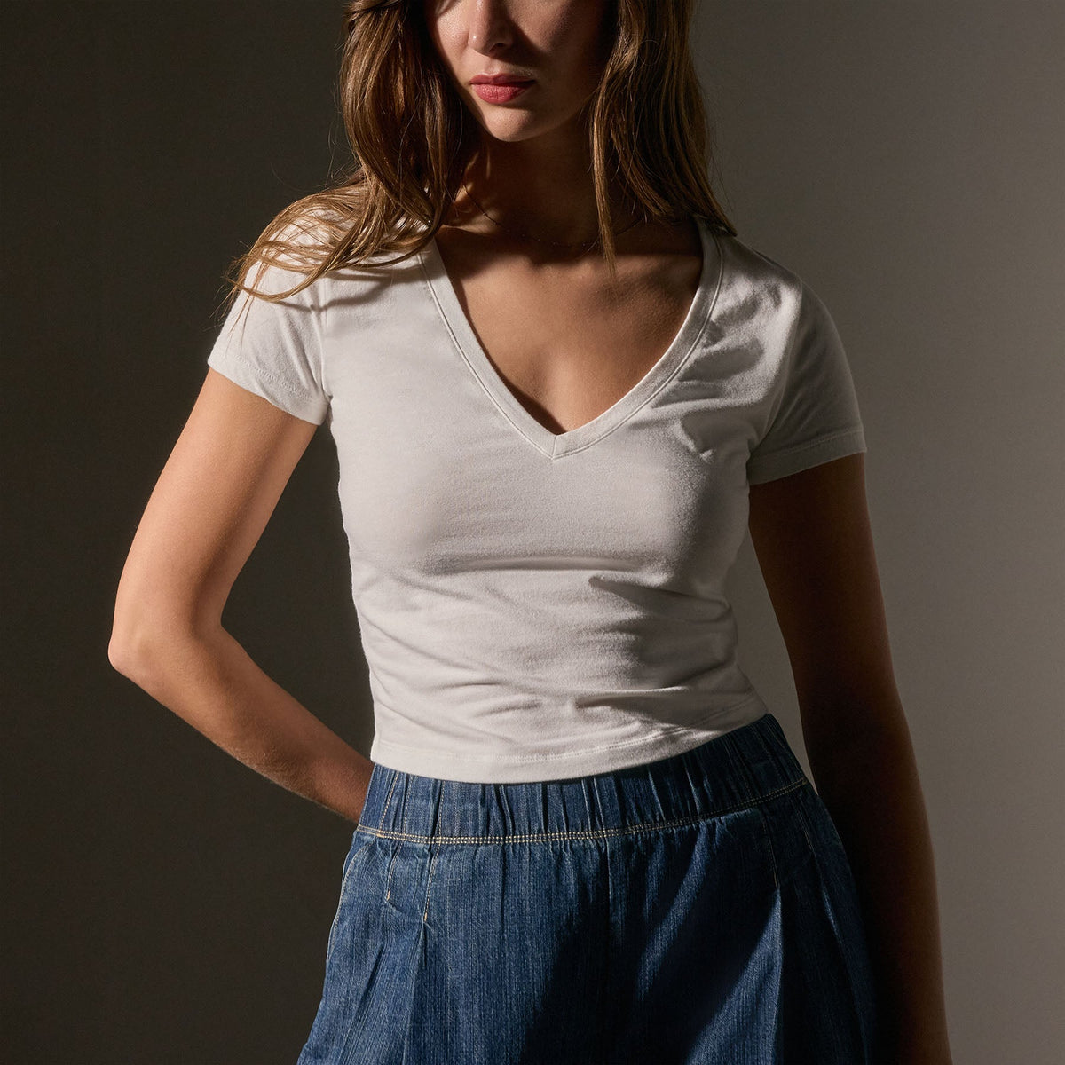 VinNeck Cropped Tee in White | James Perse Los Angeles