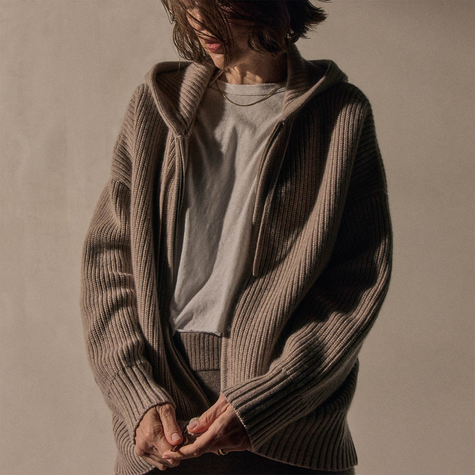 STONE  ベージュ　ジップフーディM Stone Island HOODIE SWEATER Beige | BSTN Store