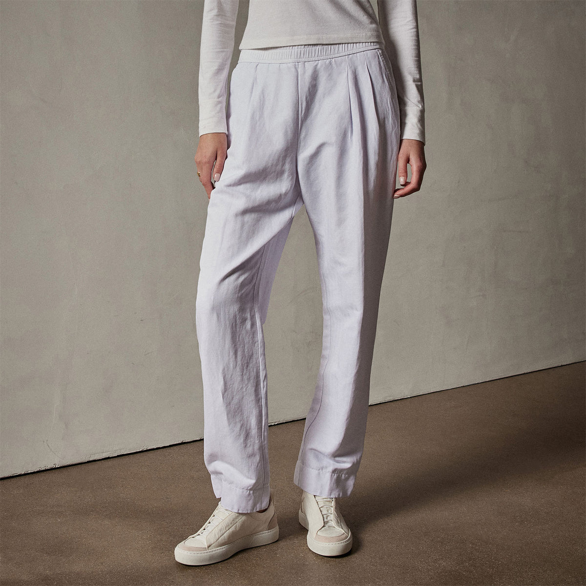 Double Pleat Trouser in White | James Perse Los Angeles