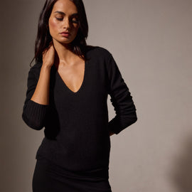 Soft Featherweight Cashmere Deep V Sweater in Black | James Perse Los Angeles