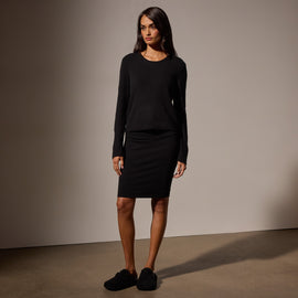 Soft Featherweight Cashmere Crew Neck Sweater in Black | James Perse Los Angeles