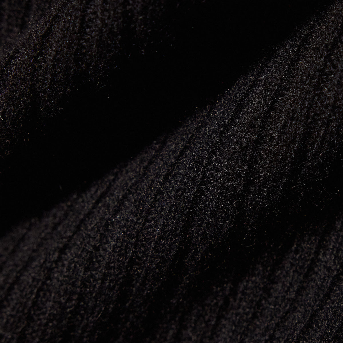 Soft Featherweight Cashmere Crew Neck Sweater in Black | James Perse Los Angeles