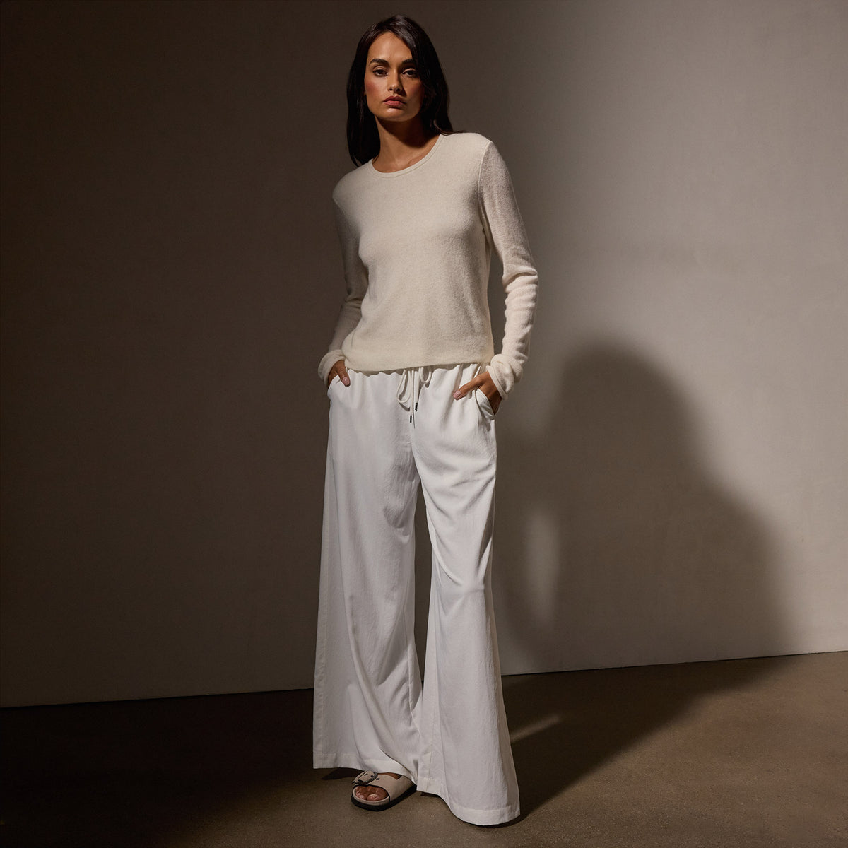 Soft Featherweight Cashmere Crew Neck Sweater in Oyster | James Perse Los Angeles