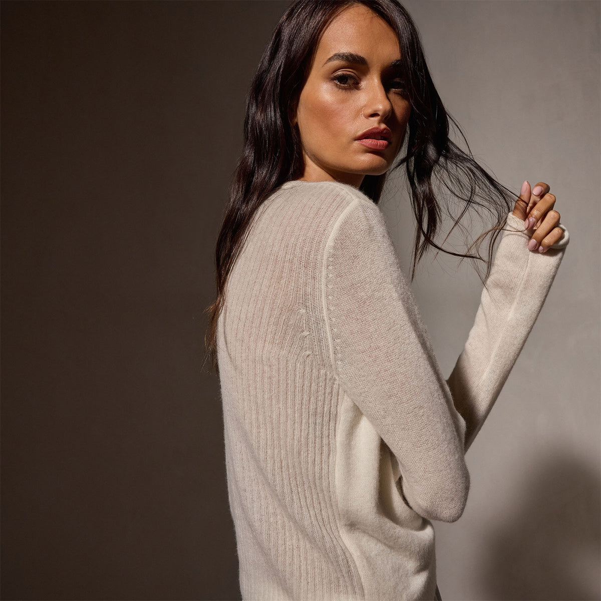 Soft Featherweight Cashmere Crew Neck Sweater in Oyster | James Perse Los Angeles
