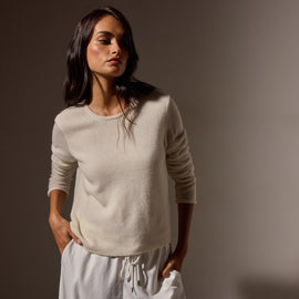Soft Featherweight Cashmere Crew Neck Sweater in Oyster | James Perse Los Angeles