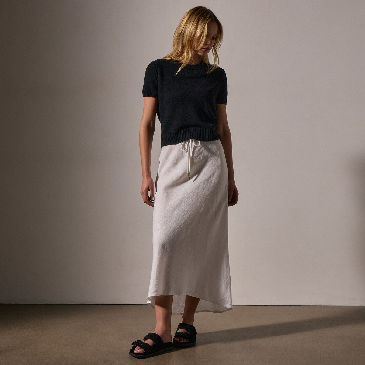 Soft Featherweight Cashmere Short Sleeve in Black | James Perse Los Angeles