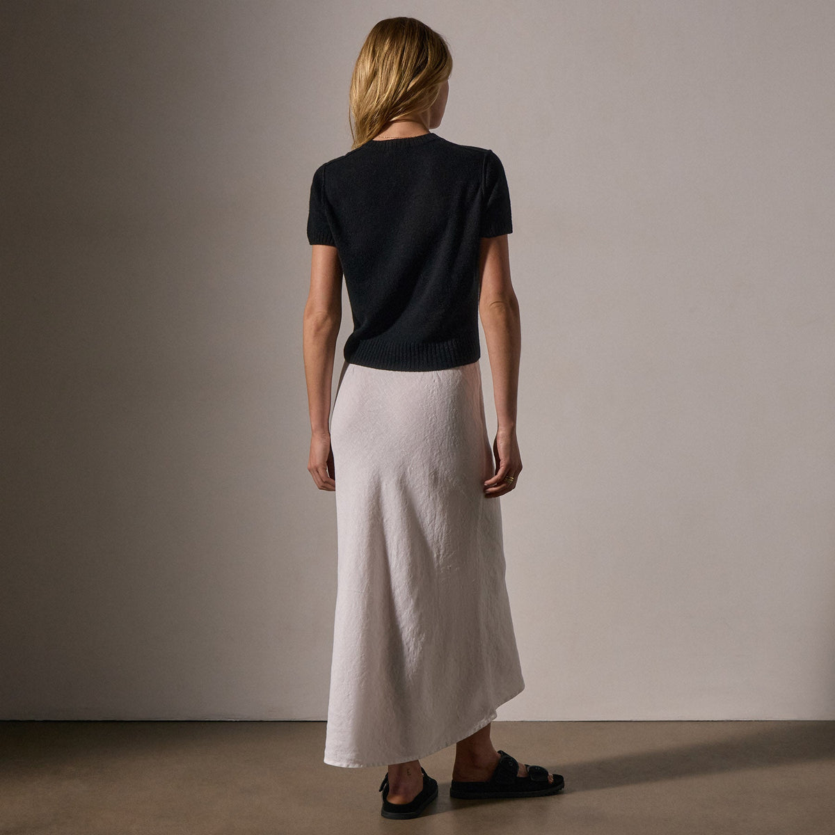 Soft Featherweight Cashmere Short Sleeve in Black | James Perse Los Angeles