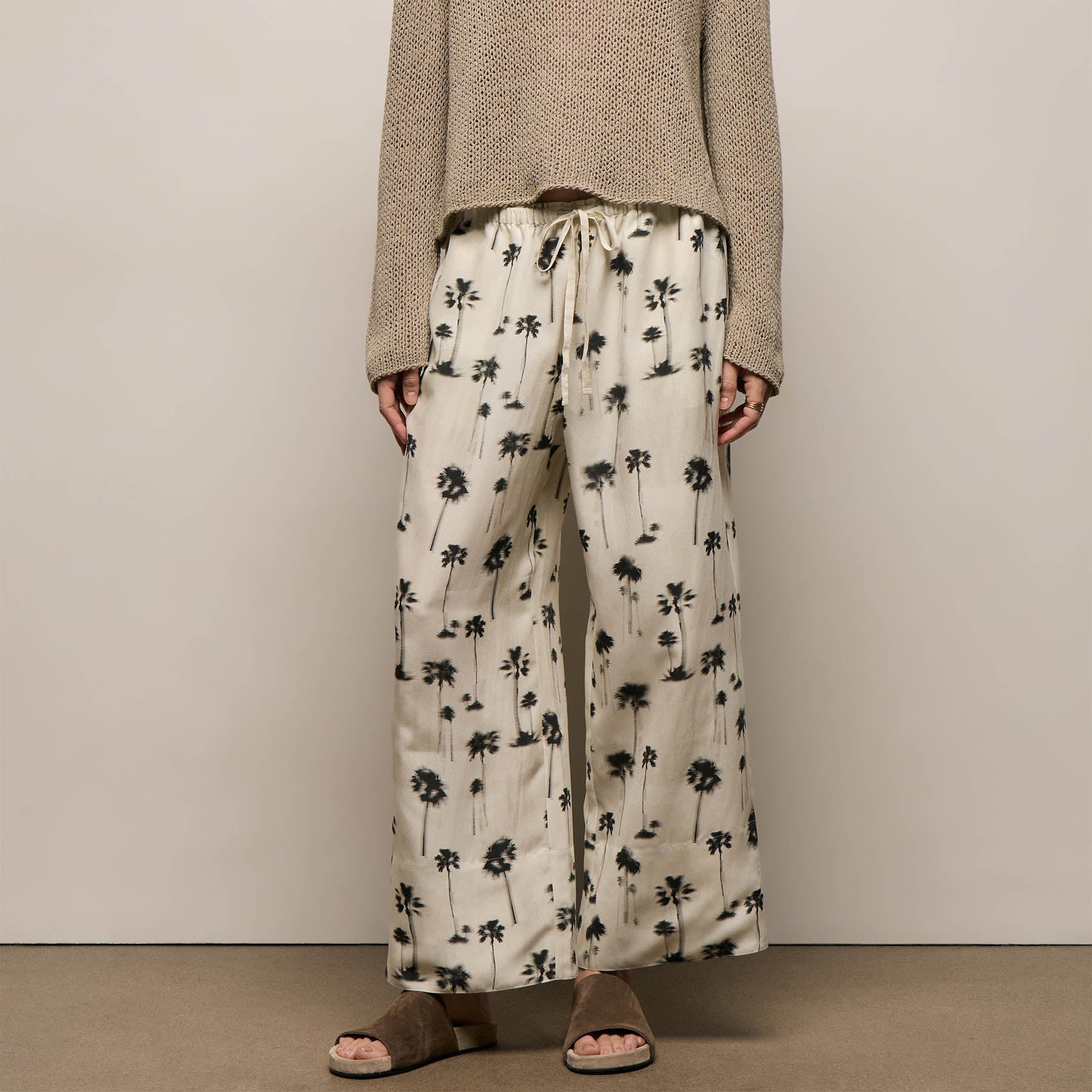 Printed Washed Silk Wide Cuff Pant in Allover Palm Print | James Perse Los Angeles