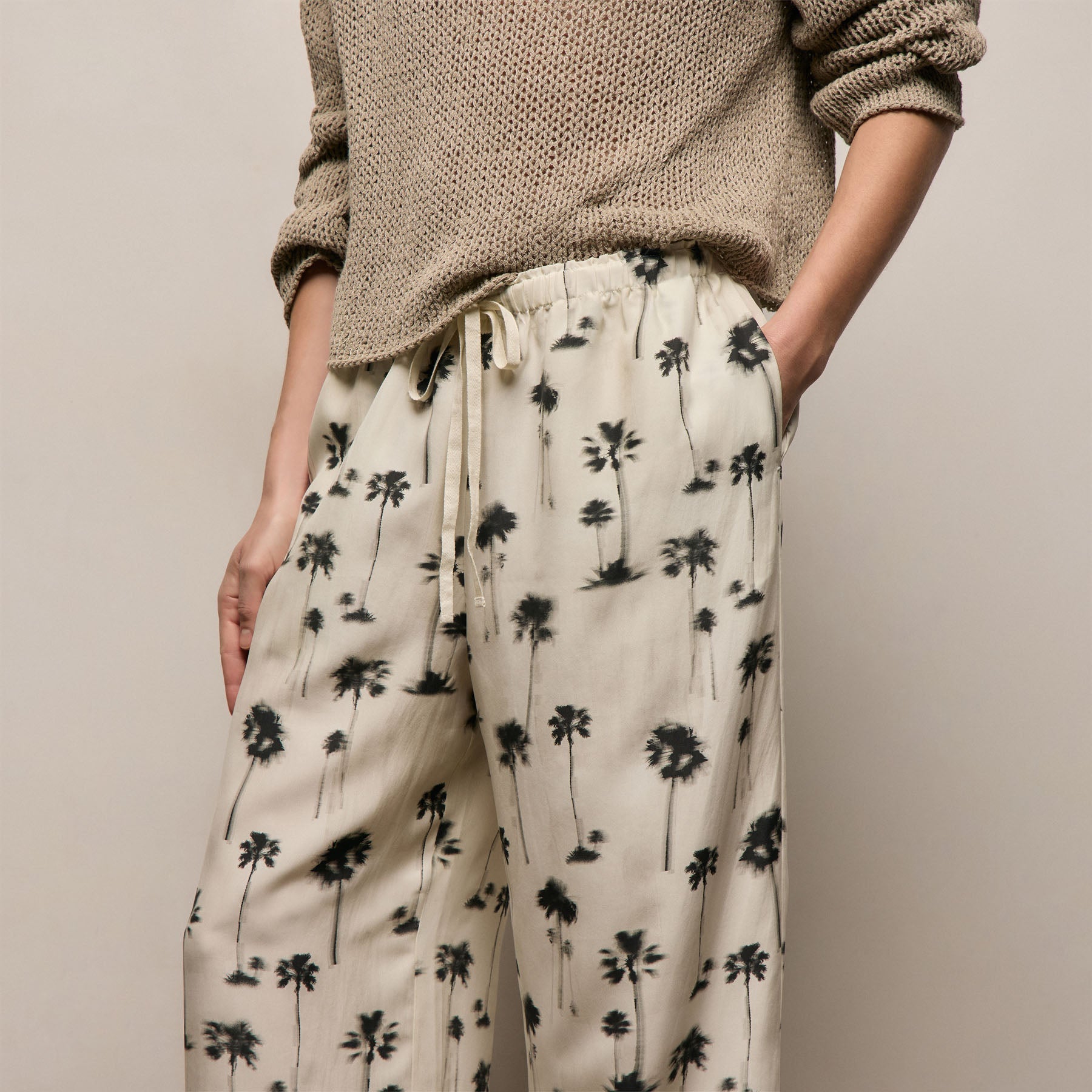 Printed Washed Silk Wide Cuff Pant in Allover Palm Print | James Perse Los Angeles