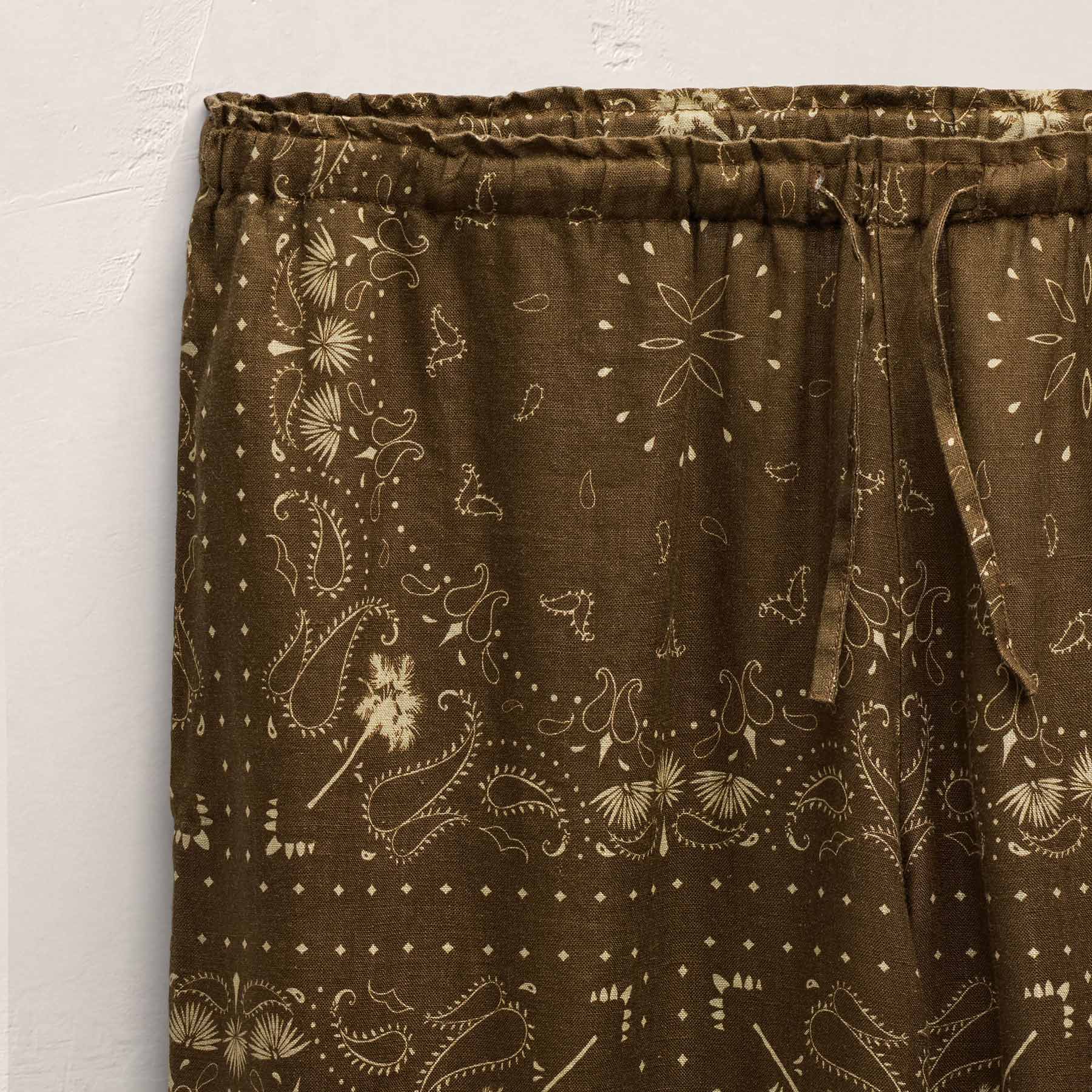 Palm Paisley Linen Wide Cuff Pant in Brown Bandana Print | James Perse Los Angeles