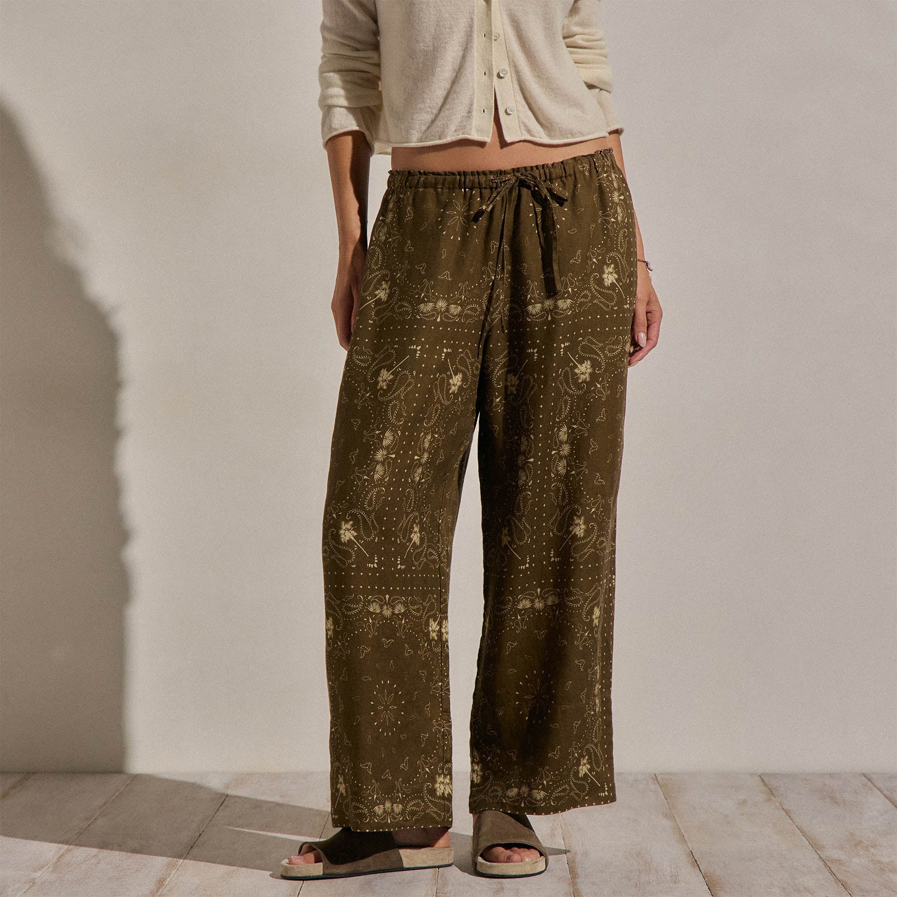 Palm Paisley Linen Wide Cuff Pant in Brown Bandana Print | James Perse Los Angeles