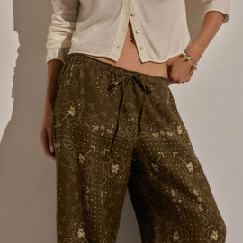 Palm Paisley Linen Wide Cuff Pant in Brown Bandana Print | James Perse Los Angeles