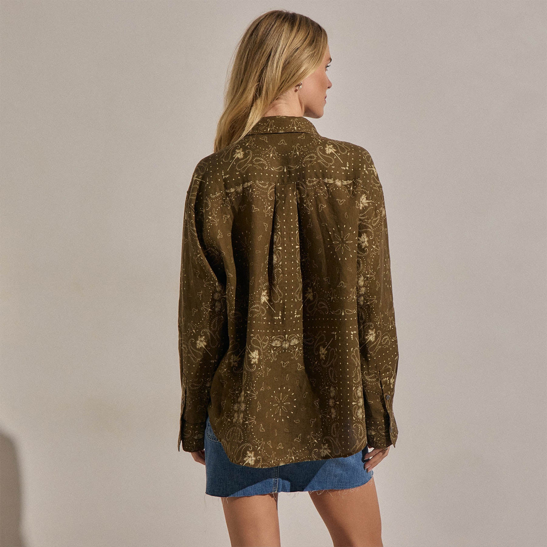 Palm Paisley Linen Shirt in Brown Bandana Print | James Perse Los Angeles