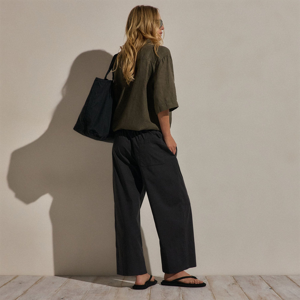 Cotton Linen Poplin Wide Cuff Pant in Black | James Perse Los Angeles