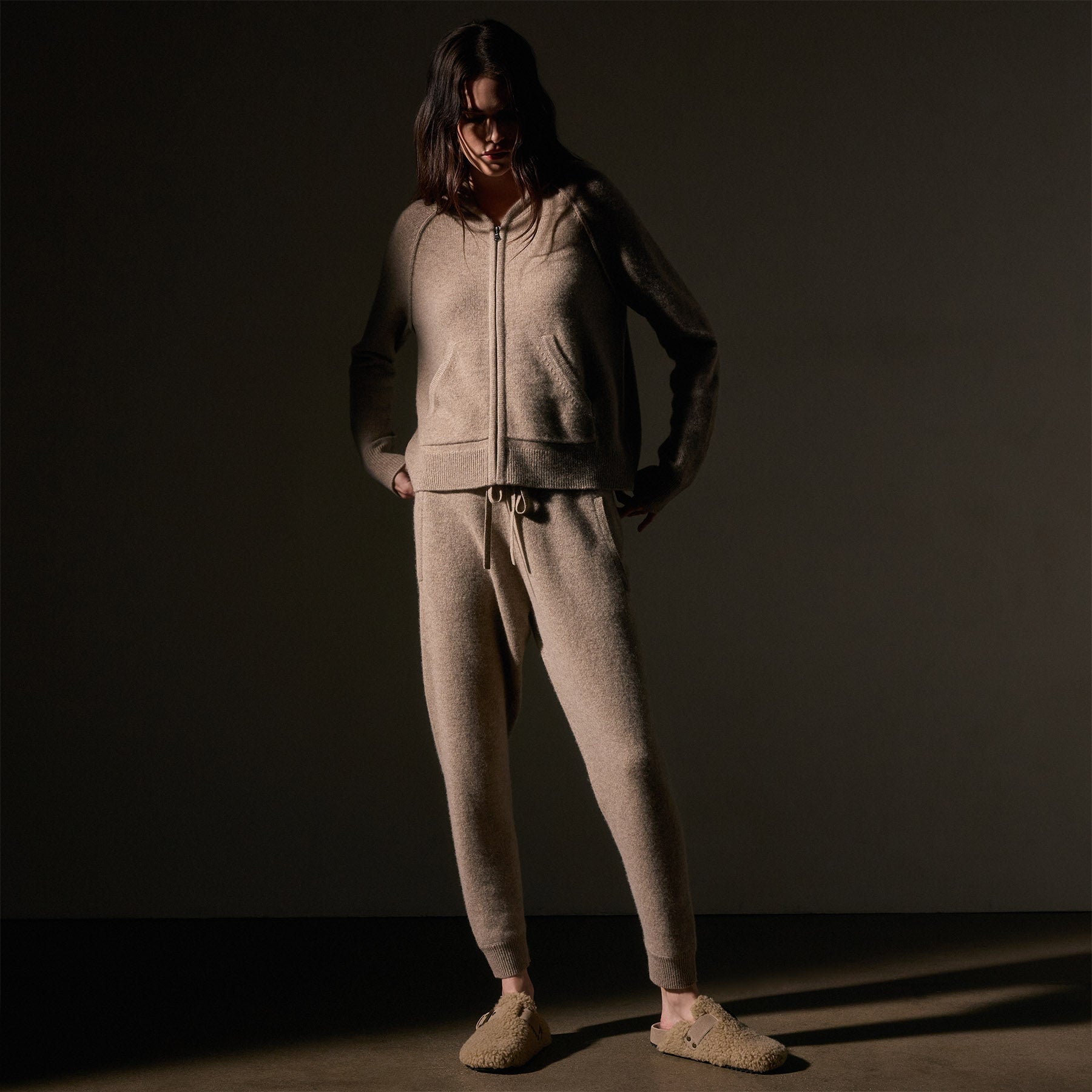 Cashmere Track Pant  in Coyote | James Perse Los Angeles