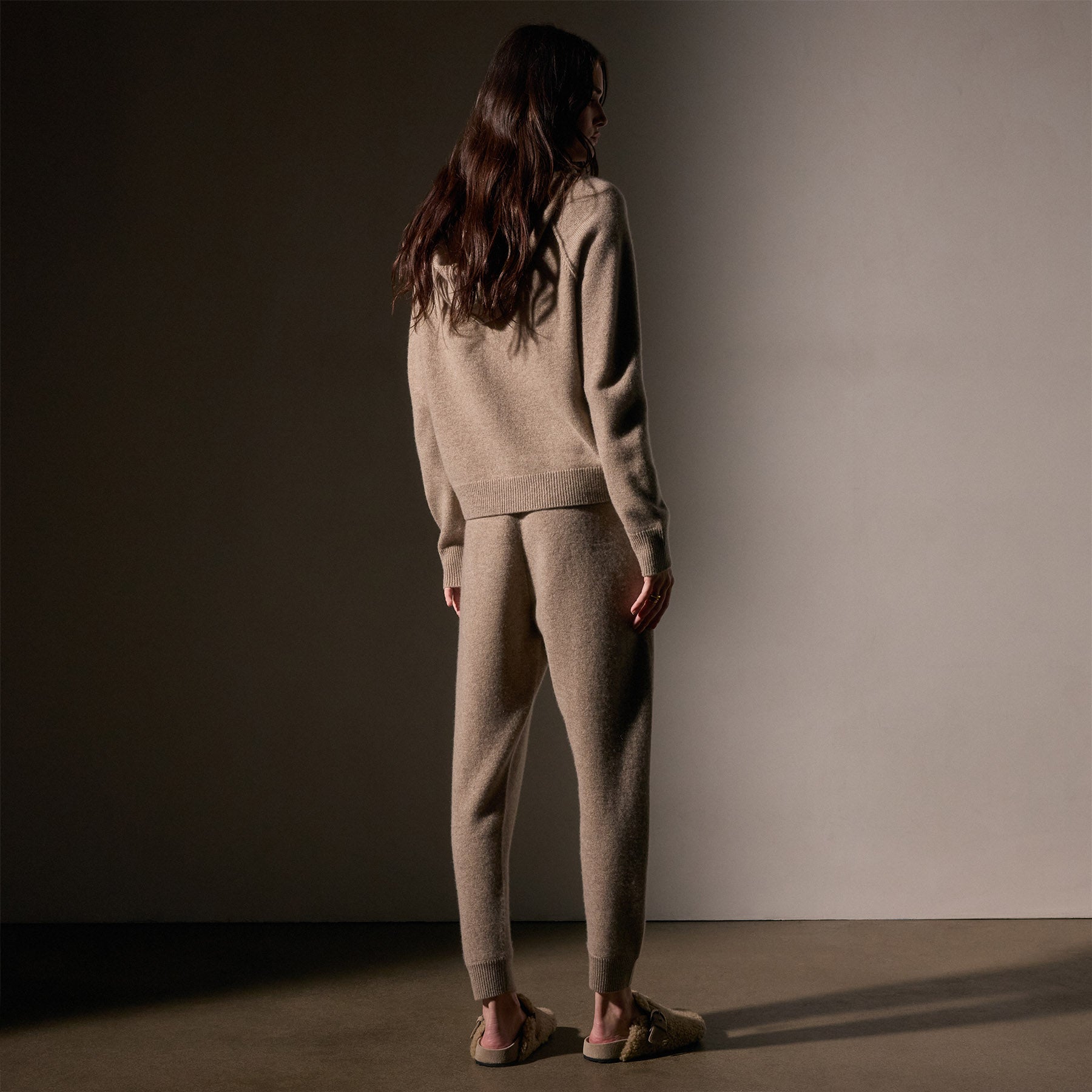 Cashmere Track Pant  in Coyote | James Perse Los Angeles