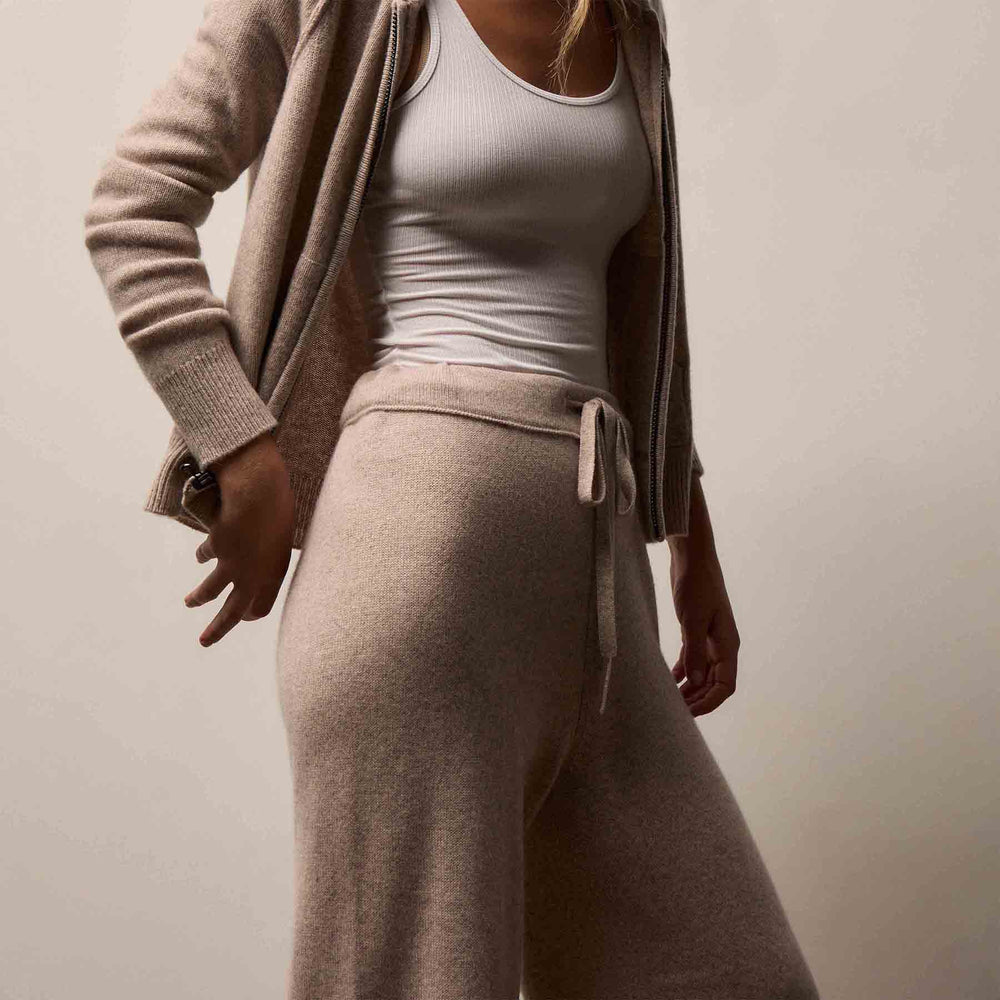 Cashmere Wide Leg Track Pant in Stone | James Perse Los Angeles