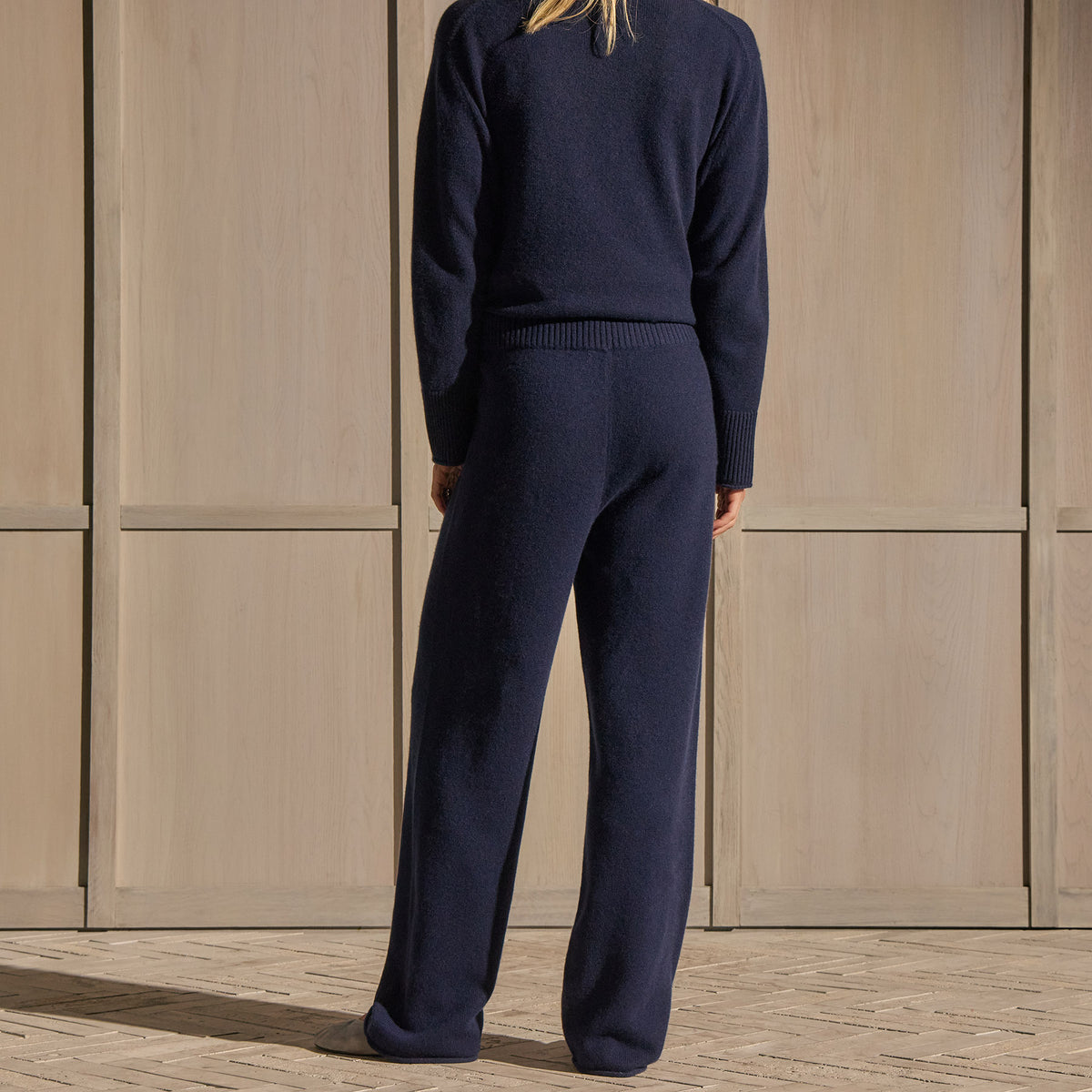 Cashmere Sweater Pant - Navy | James Perse Los Angeles