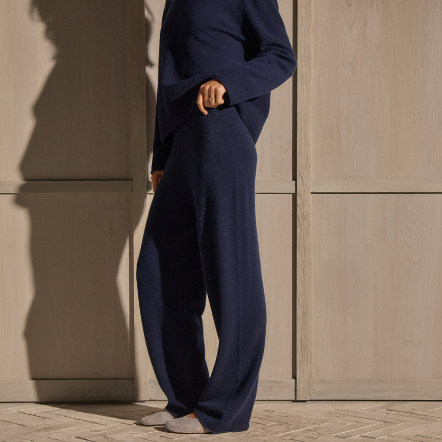 Cashmere Sweater Pant - Navy | James Perse Los Angeles