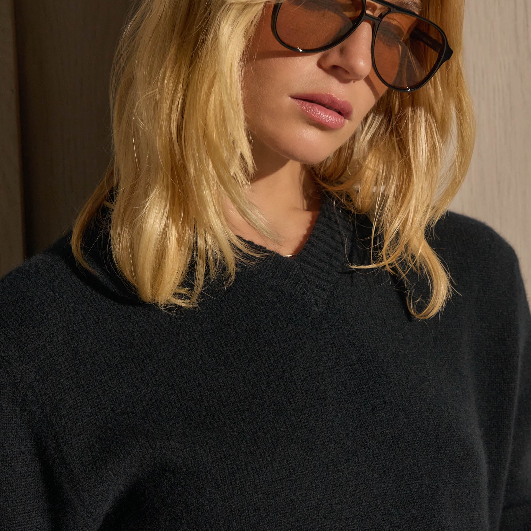 V Neck Cashmere Sweater - Black