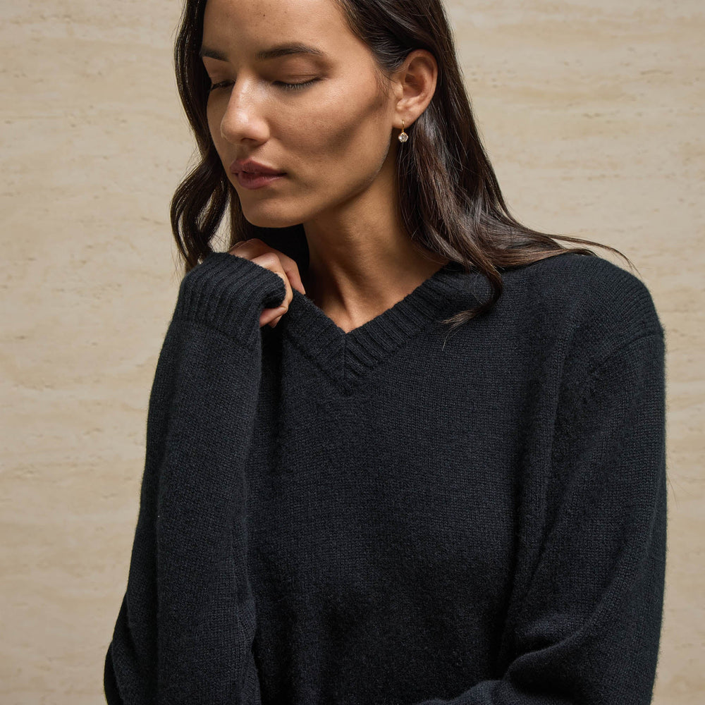 V Neck Cashmere Sweater in Black | James Perse Los Angeles
