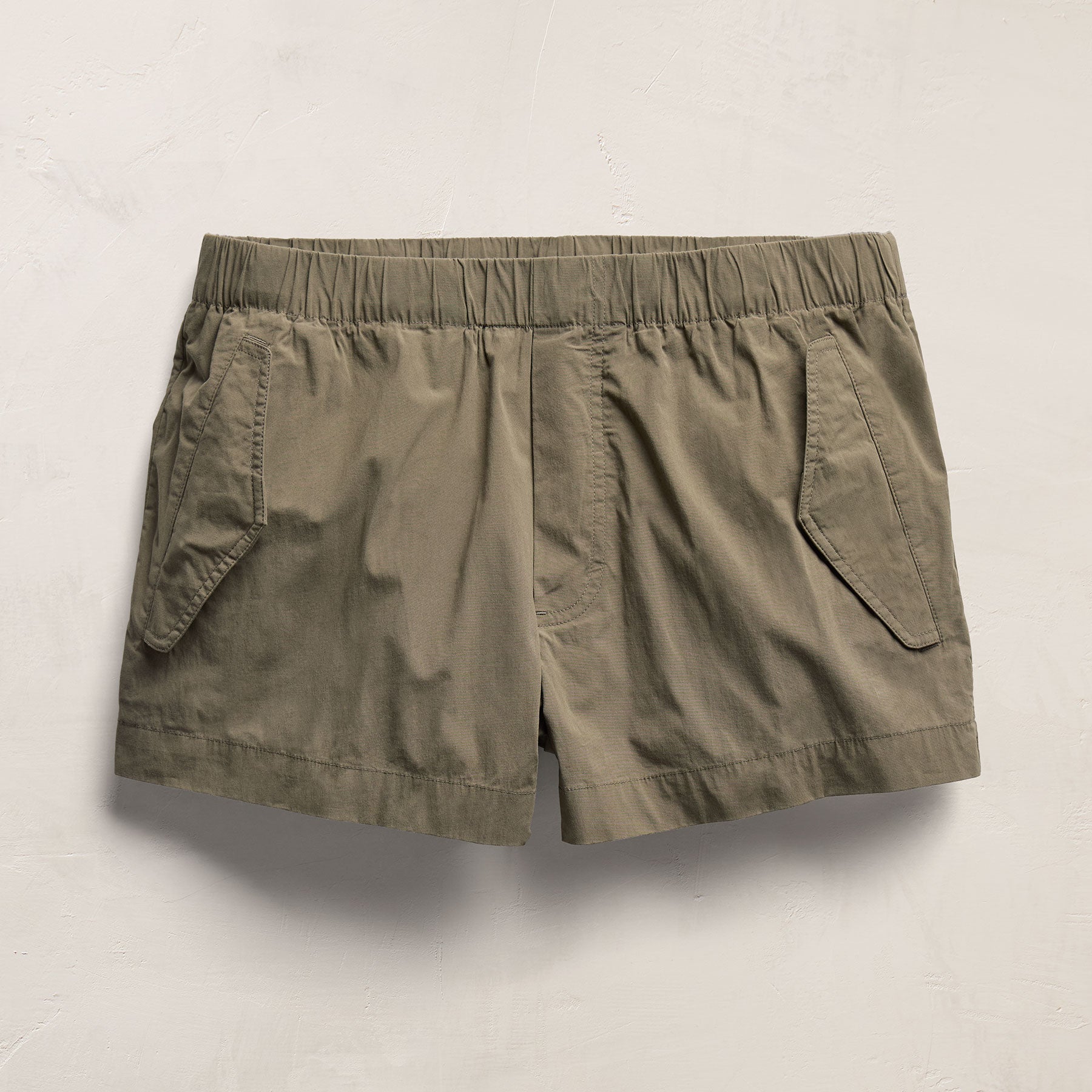 Stretch Poplin Surplus Short In Light Olive | James Perse Los Angeles