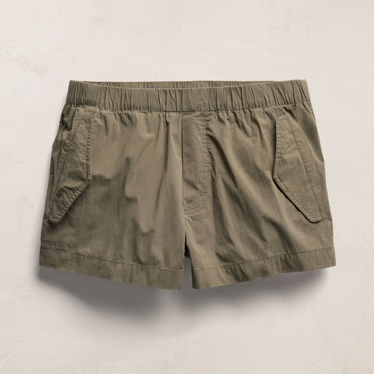 Stretch Poplin Surplus Short in Light Olive Pigment | James Perse Los Angeles