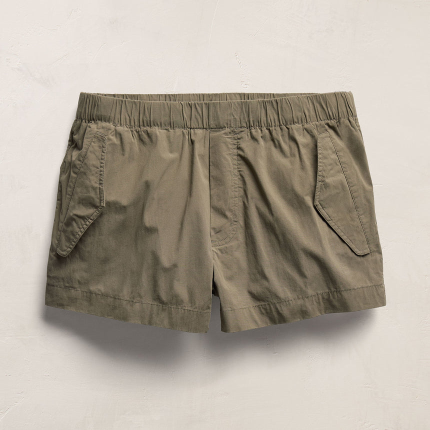 Stretch Poplin Surplus Short in Light Olive Pigment | James Perse Los Angeles